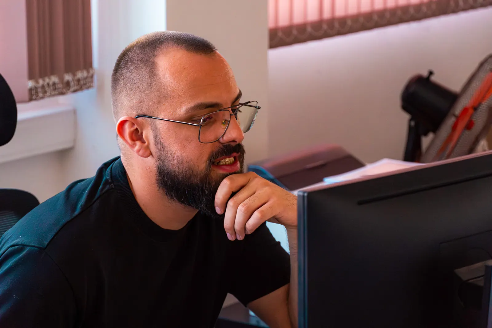 A Harness Code sourcing specialist at his desk in the Sofia office